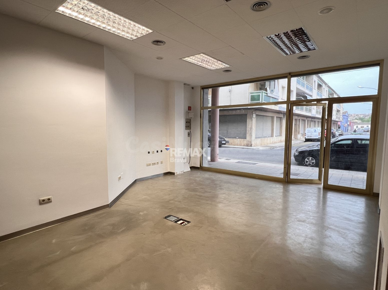 Local comercial de 200 m2 con excelente visibilidad en La Bi - foto 3