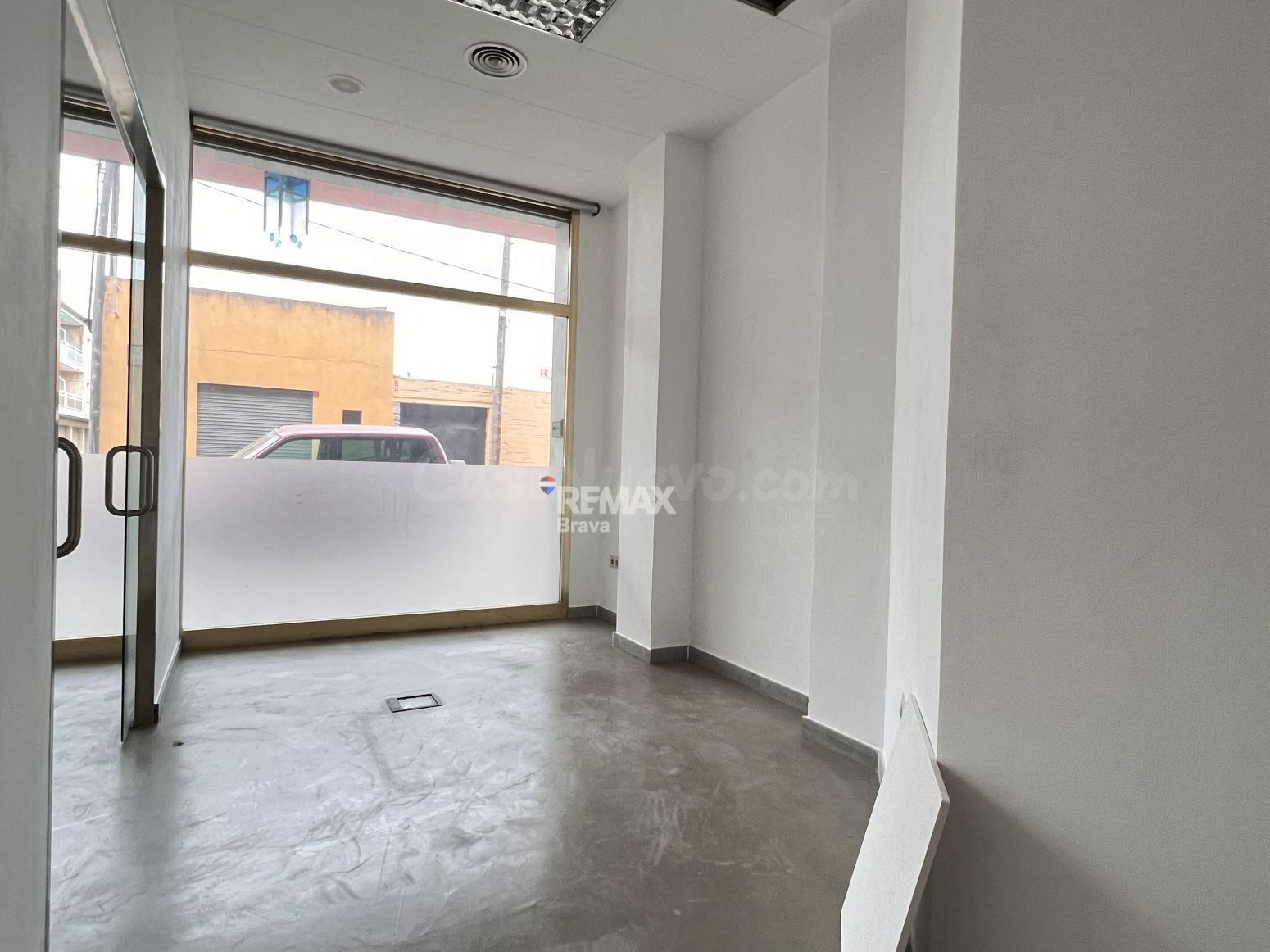 Local comercial de 200 m2 con excelente visibilidad en La Bi - foto 5