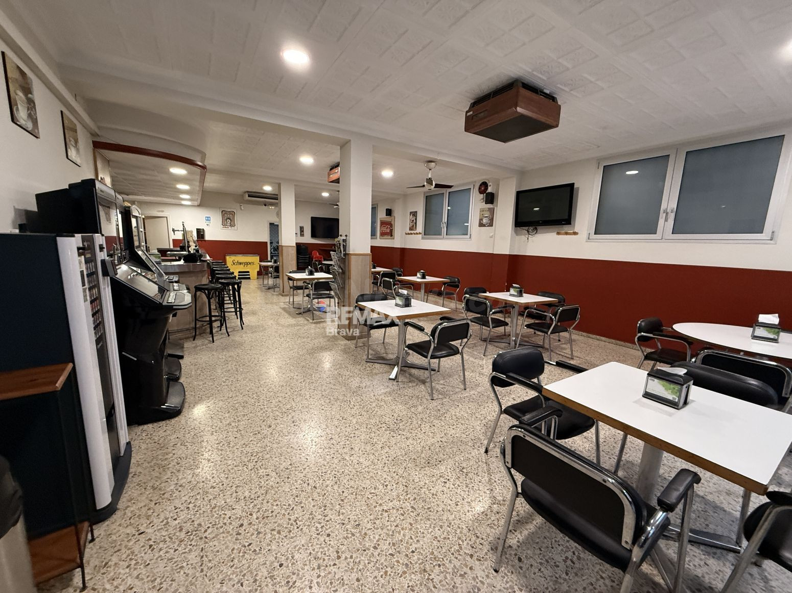 La Bisbal d’Empordà | Bar-restaurante en pleno funcionamiento, listo para continuar la actividad