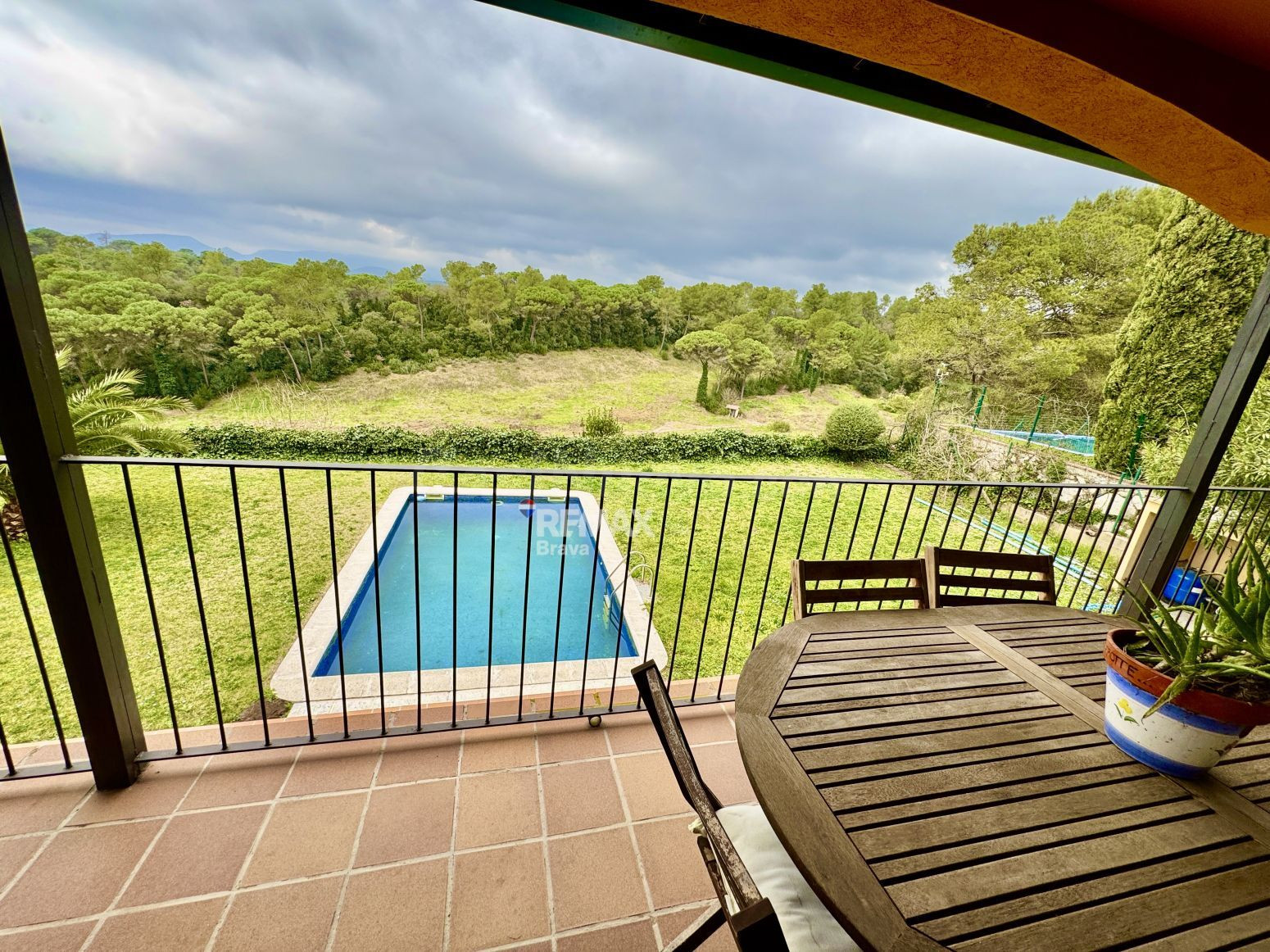Sant Julià de Ramis · Golf Girona | Villa con piscina y vist - foto 2