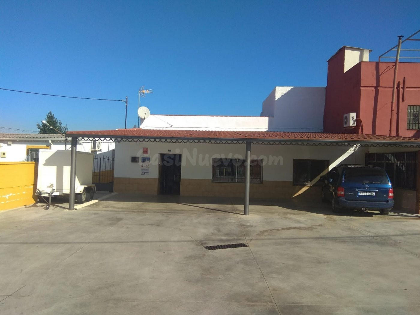 LOS MOCHOS - CASA CON NEGOCIO PARA ALIMENTACION U HOSTELERIA. HIPOTECABLE