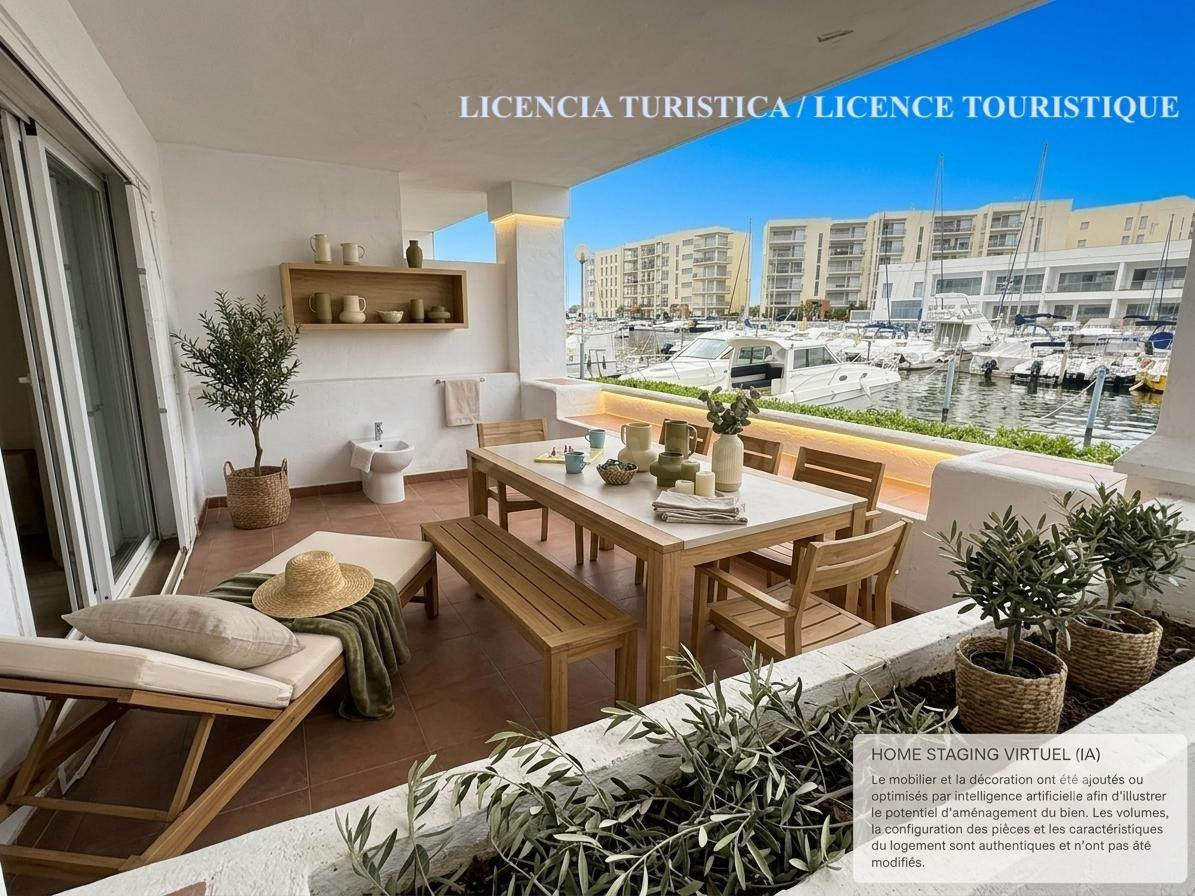 Exclusivo apartamento con amarre privado, gran terraza y licencia turística en Santa Margarida – Roses.