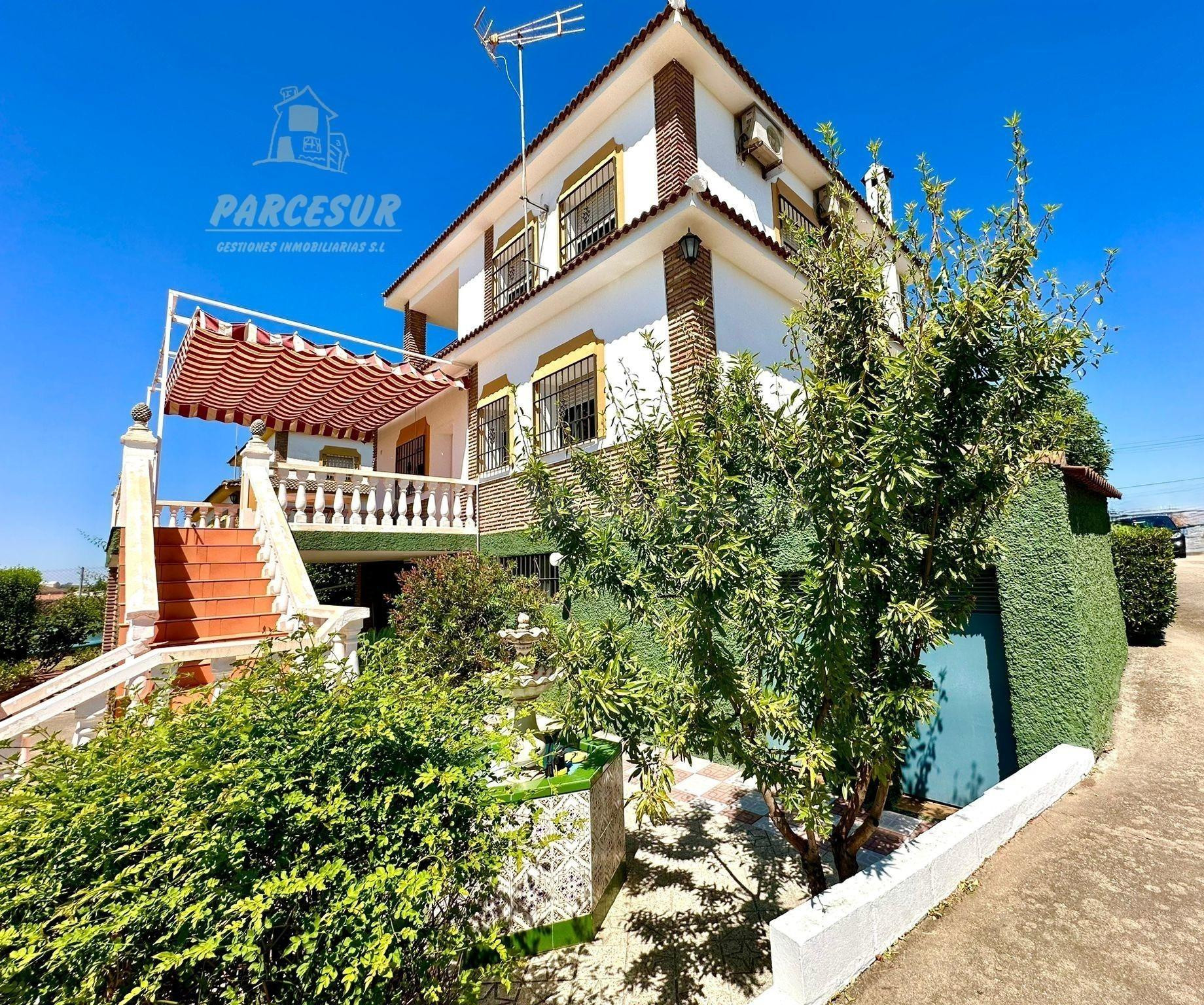 POSIBILIDAD DE SER HIPOTECABLE Parcela de 2.000 m2 con casa de 162 m2 y sótano de 90 m2 con piscina.