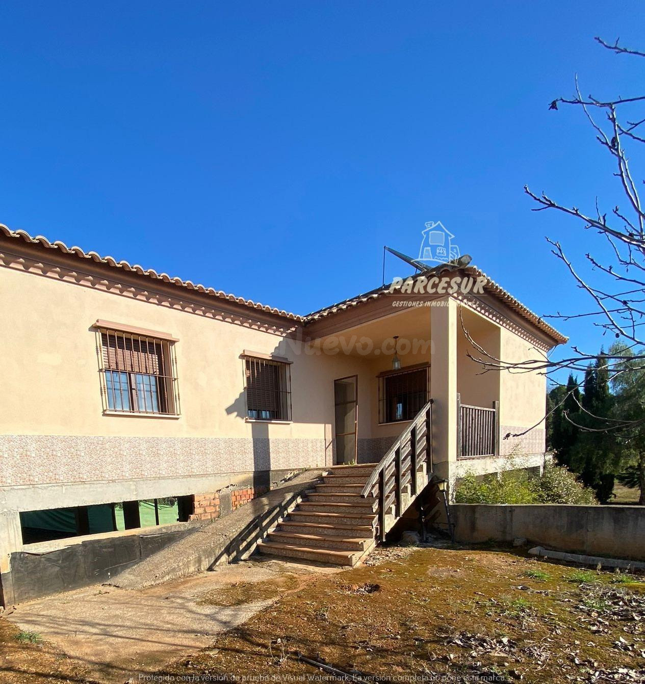 POSADAS- Parcela de terreno de 3.000m con casa en 2 plantas.