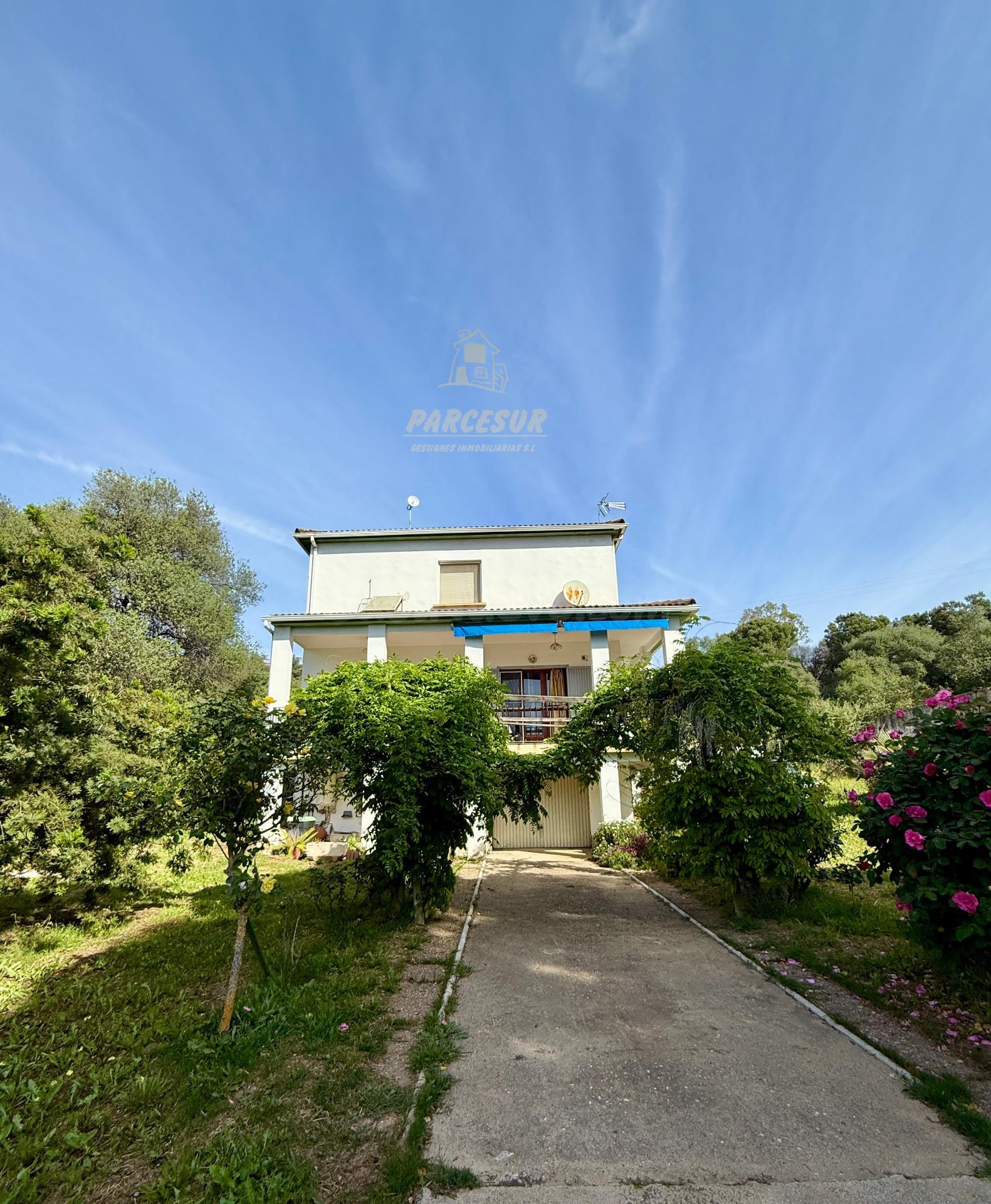 Encantadora Casa de Campo en Cuevas Bajas - Ideal para Tu Ho