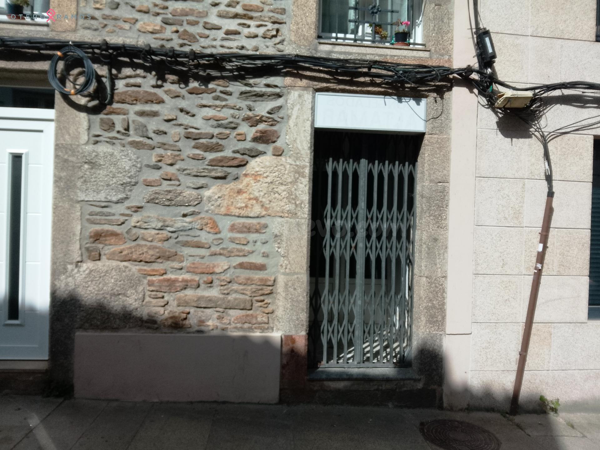 SE ALQUILA LOCAL COMERCIAL EN RÚA ESPÍRITU SANTO, SANTIAGO DE COMPOSTELA