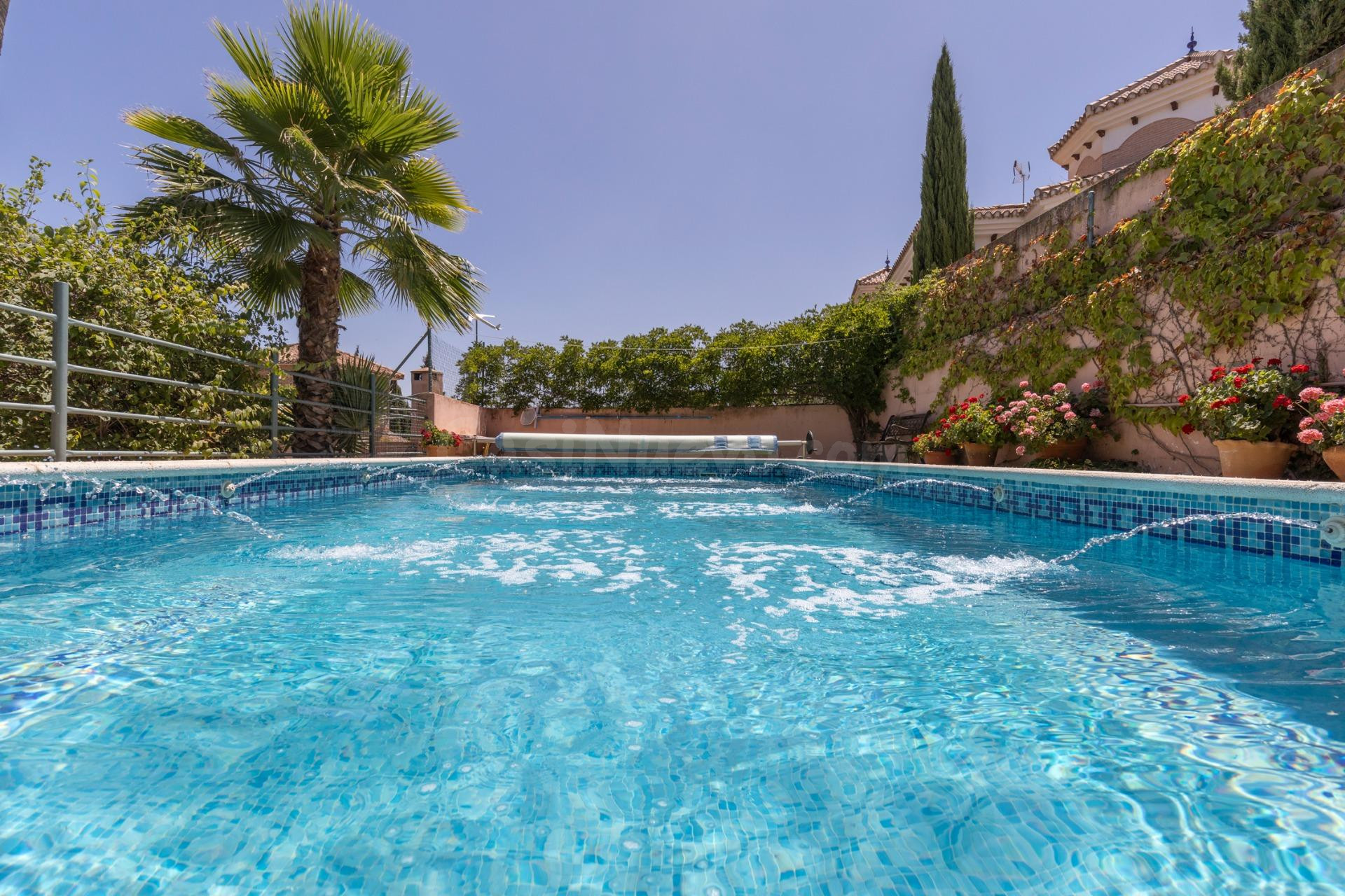 ESPECTACULAR CASA CON PISCINA EN LAS GABIAS