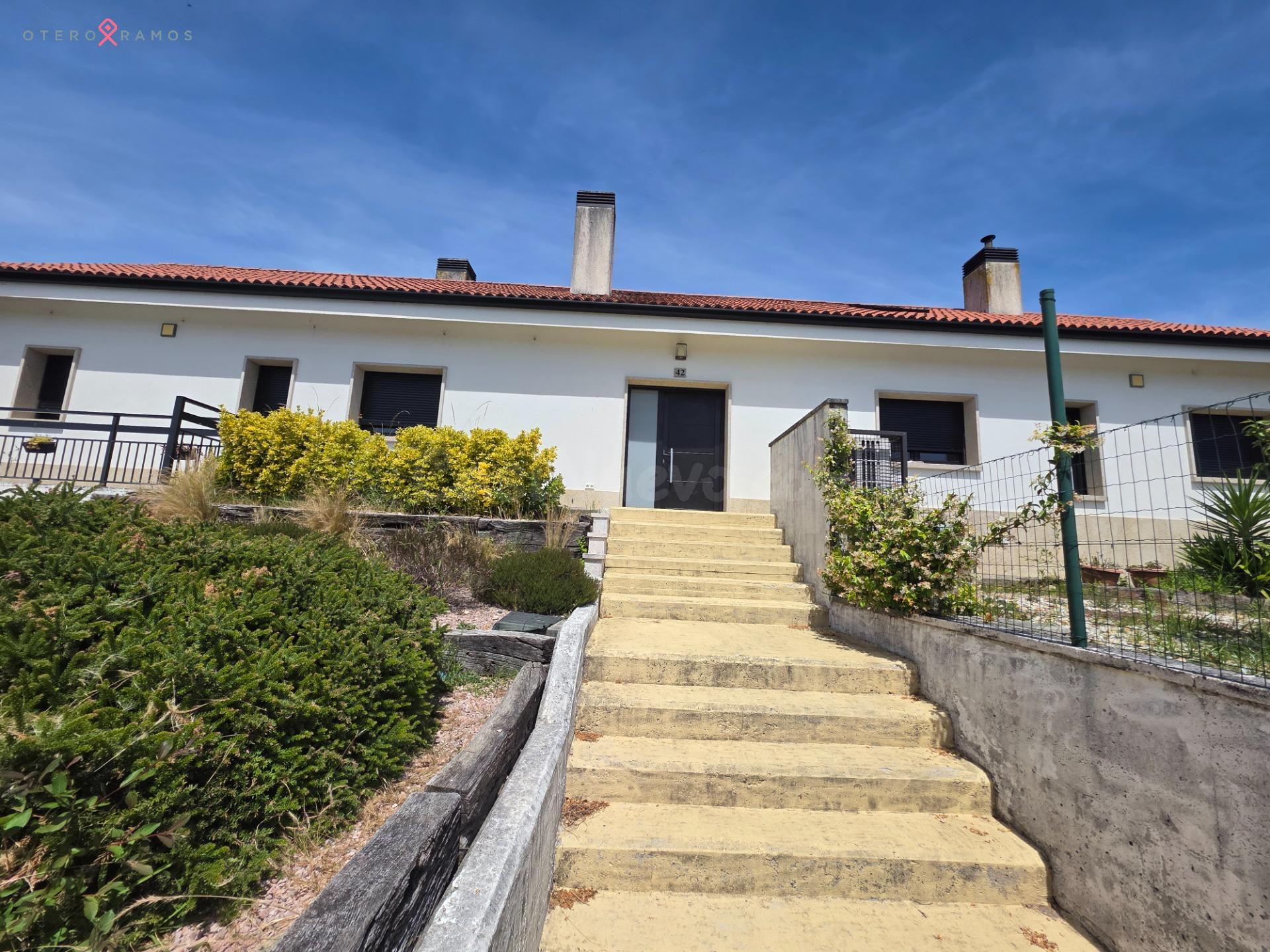 CHALET INDEPENDIENTE EN VENTA EN BASTAVALIÑOS, BRIÓN - foto 2
