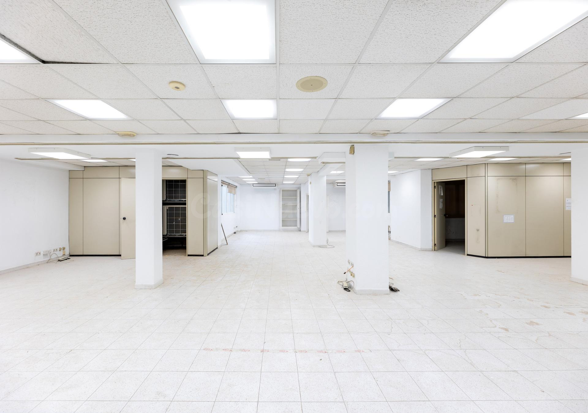 Vivienda de 170 m2 con 5 dormitorios en Gran Vía – Amplia y con gran potencial