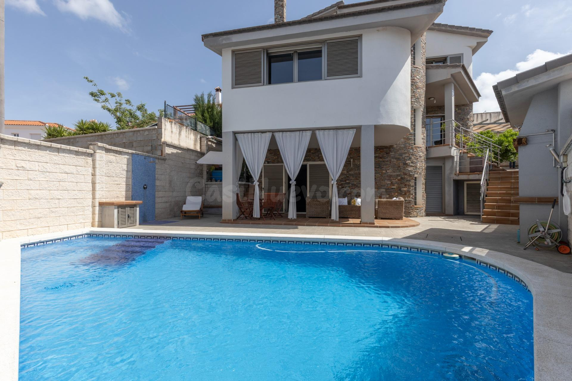 ¡ESPECTACULAR CHALET INDEPENDIENTE MODERNO CON PISCINA PRIVA - foto 3