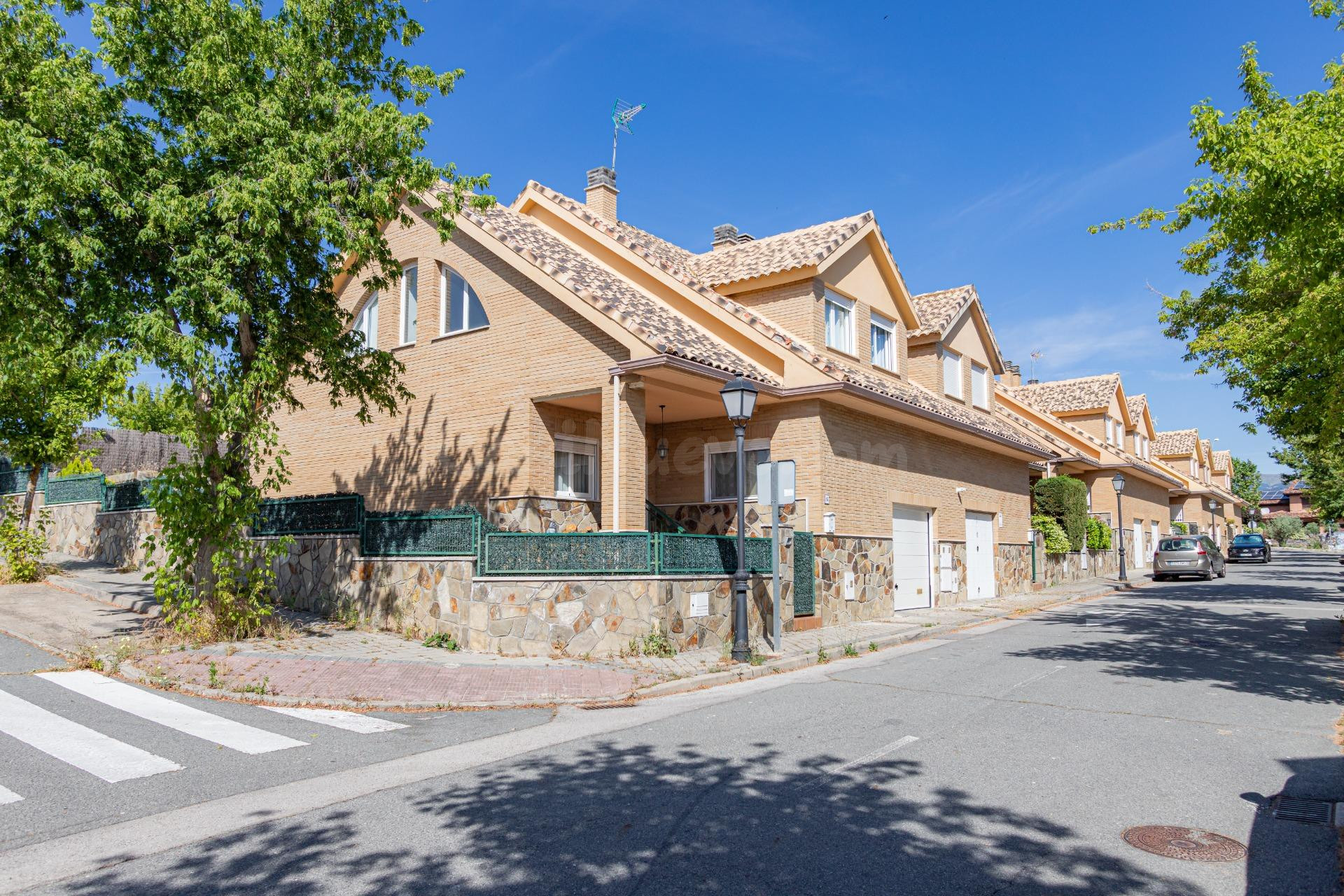 CHALET para entrar a vivir, hogar ideal para tu familia y rodeado de naturaleza.