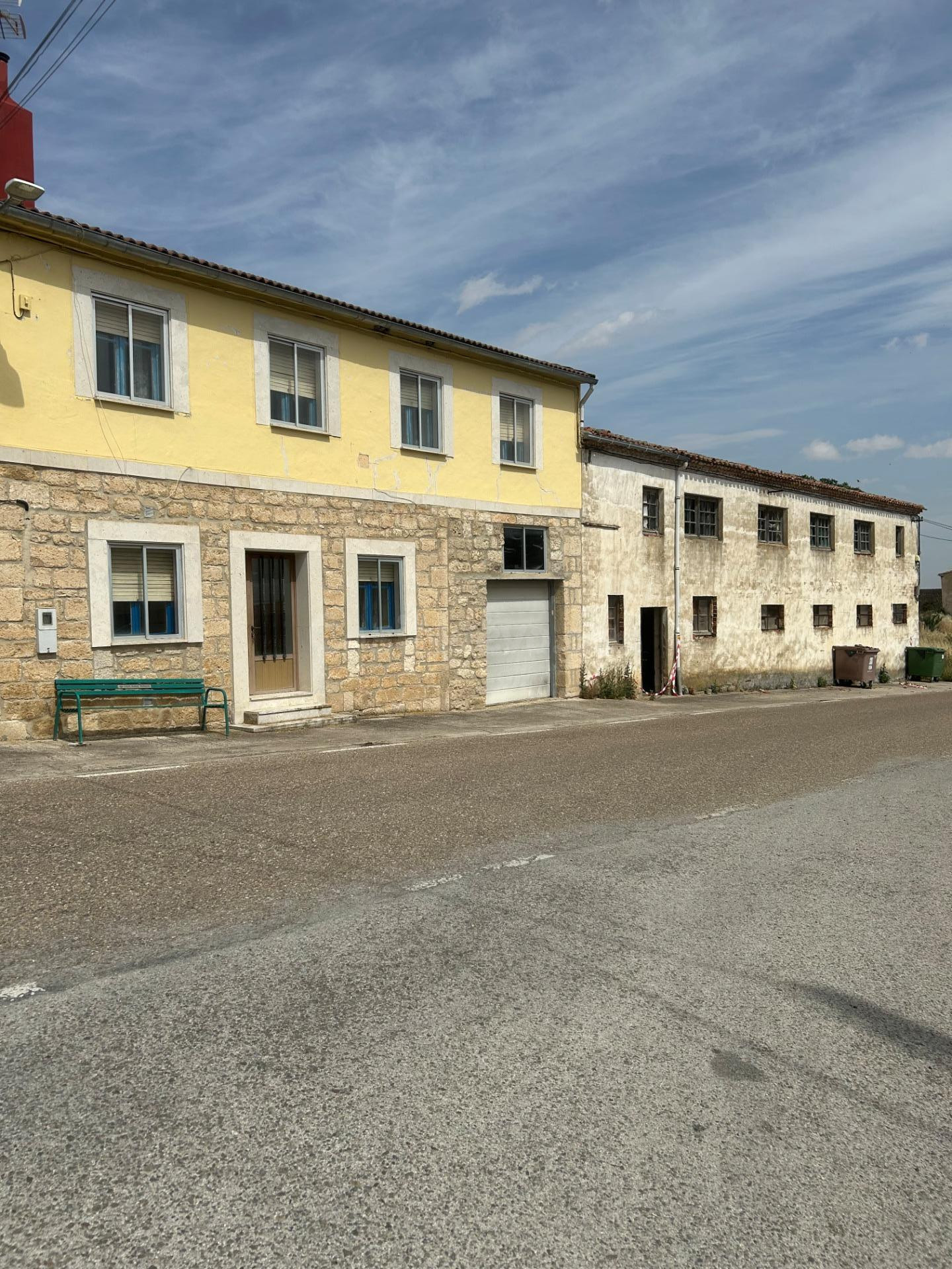 VENTA CASA CON ALMACEN Y TERRENO EN VILLANDIEGO