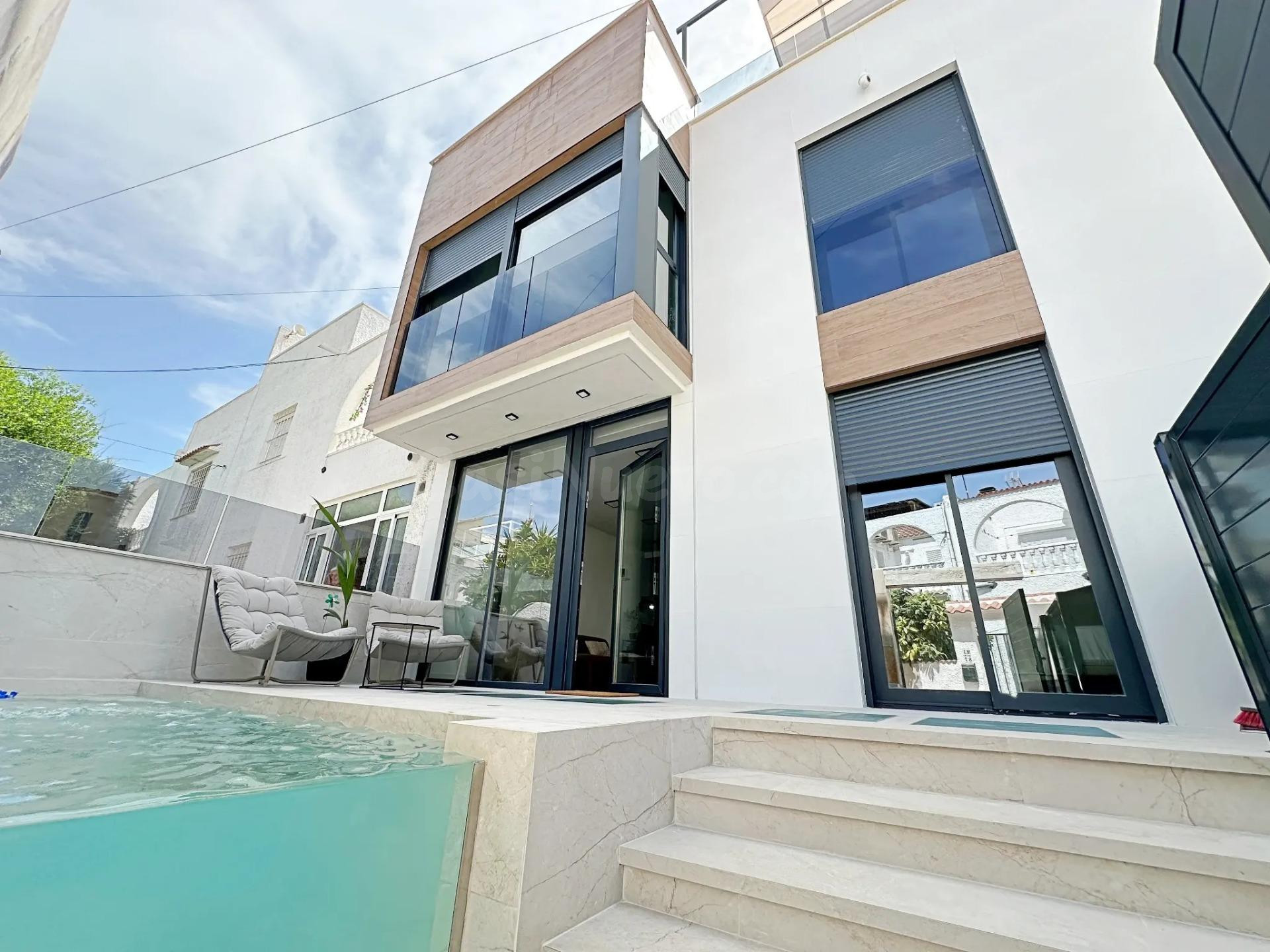 Espectacular vivienda de diseño con piscina privada a 5 minutos del mar