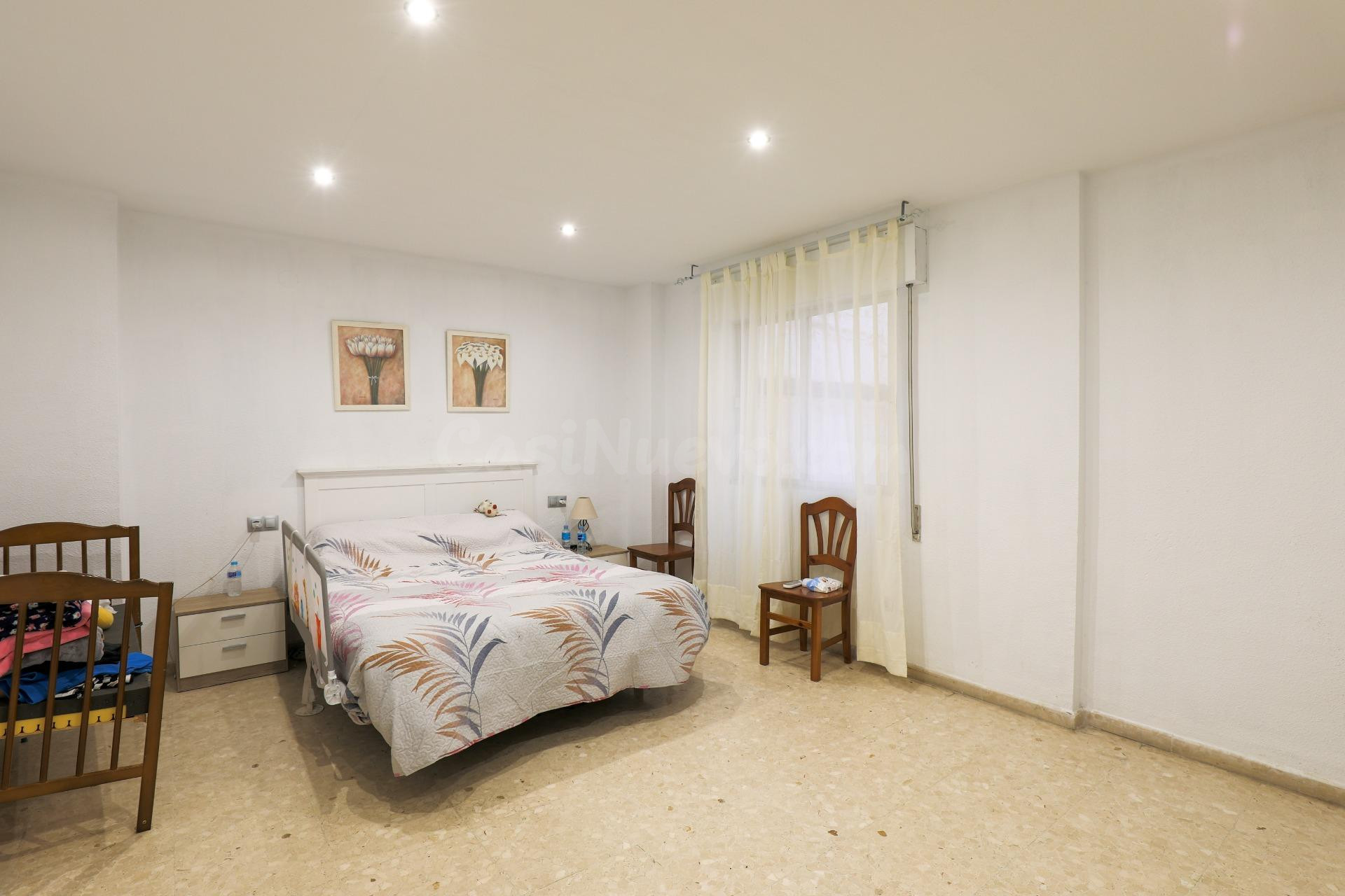 Piso de cuatro habitaciones en el corazón de Durcal