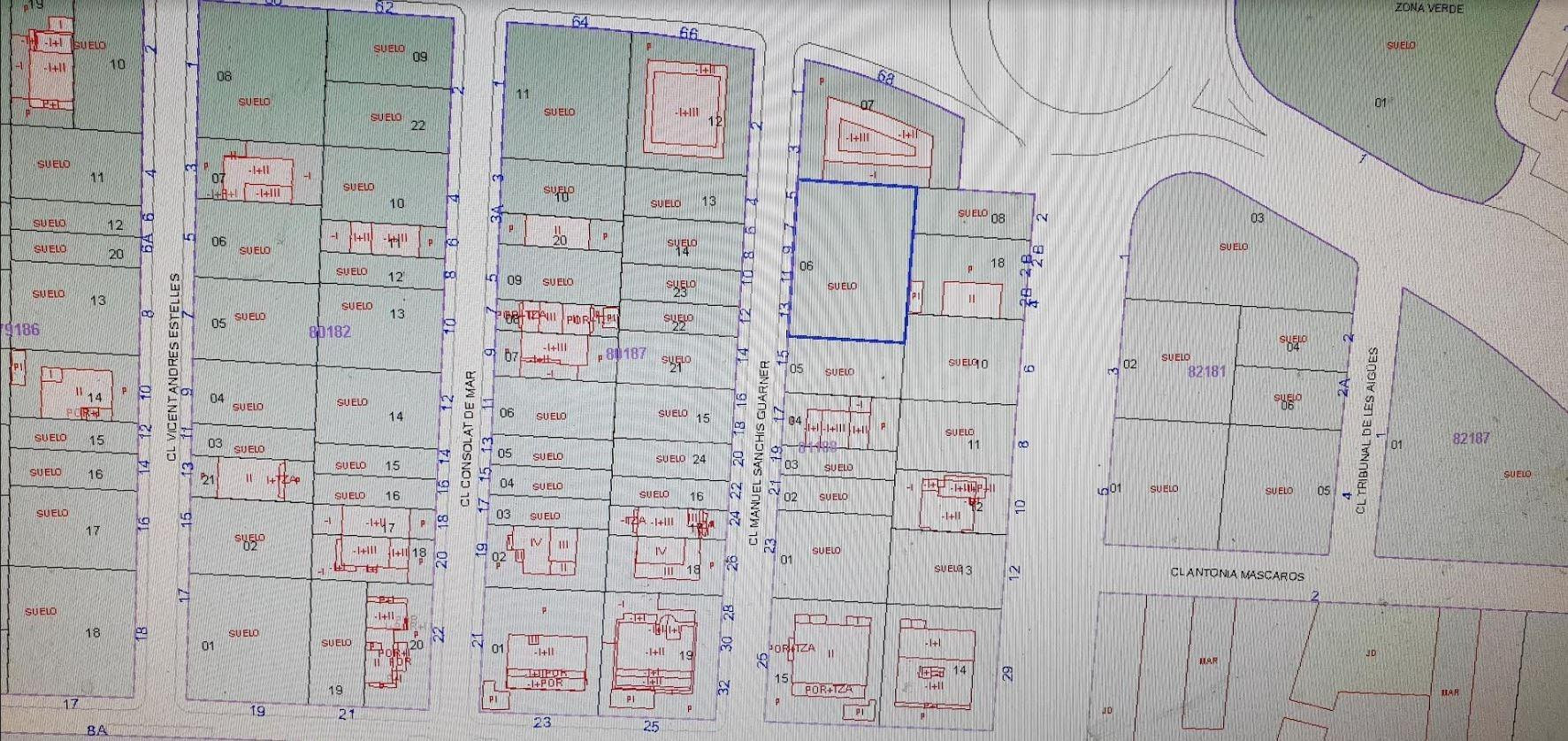 SE VENDE SOLAR EN EL AREA 6 DE  726 METROS