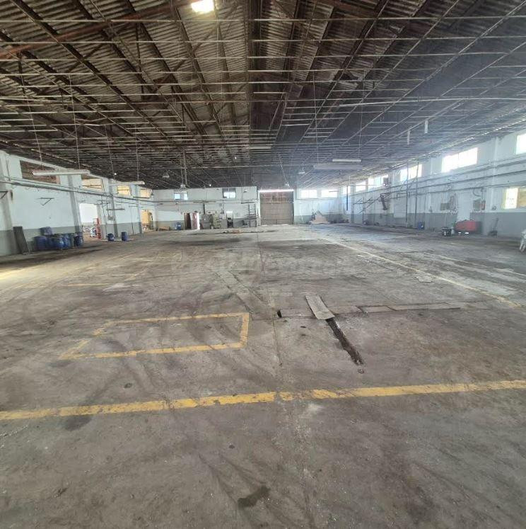 SE VENDE NAVE COMERCIAL EN EL POLIGONO CARMADAY DE 2.700 METROS