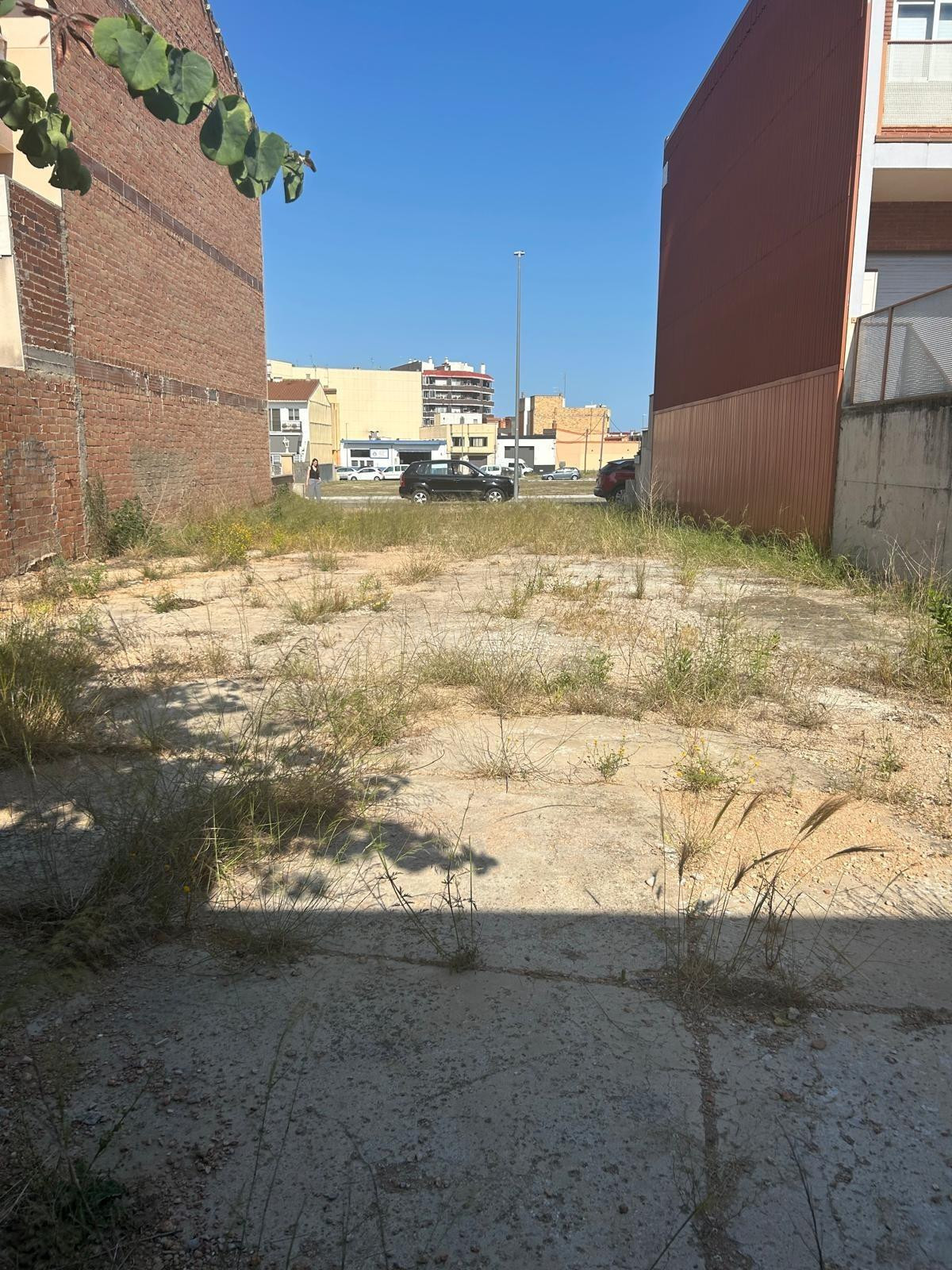 Amplia Parcela de 308m2 edificables en Venta en Valletes, Amposta por €126.000