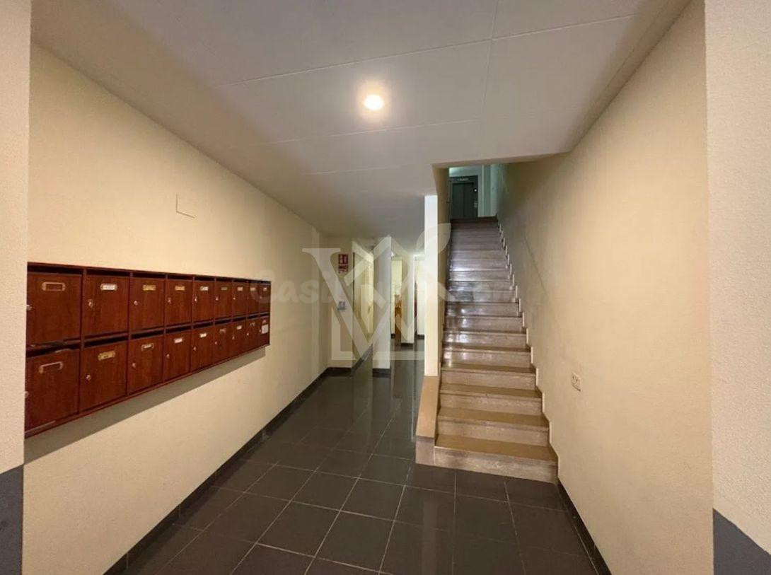 Amplio piso de 119 m2 con terraza, garaje y ascensor - foto 2