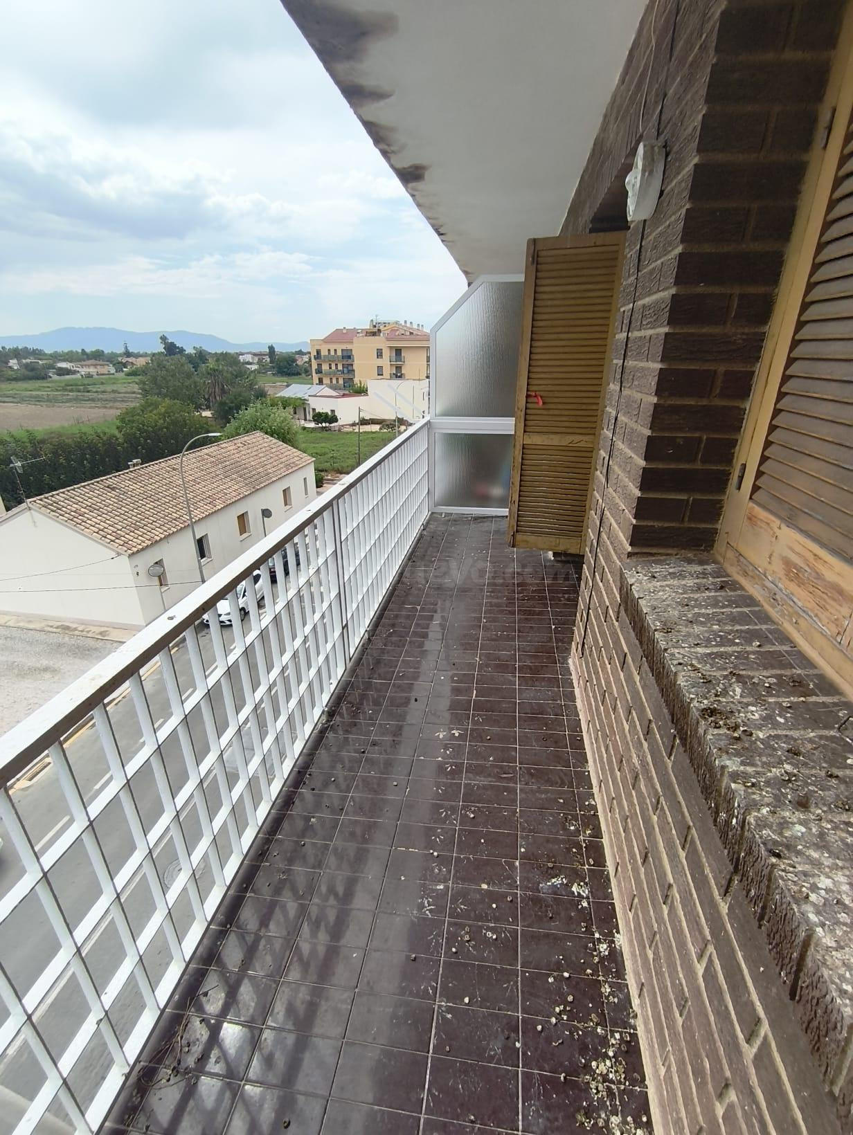 Acogedora vivienda con balcones y garaje independiente en venta
