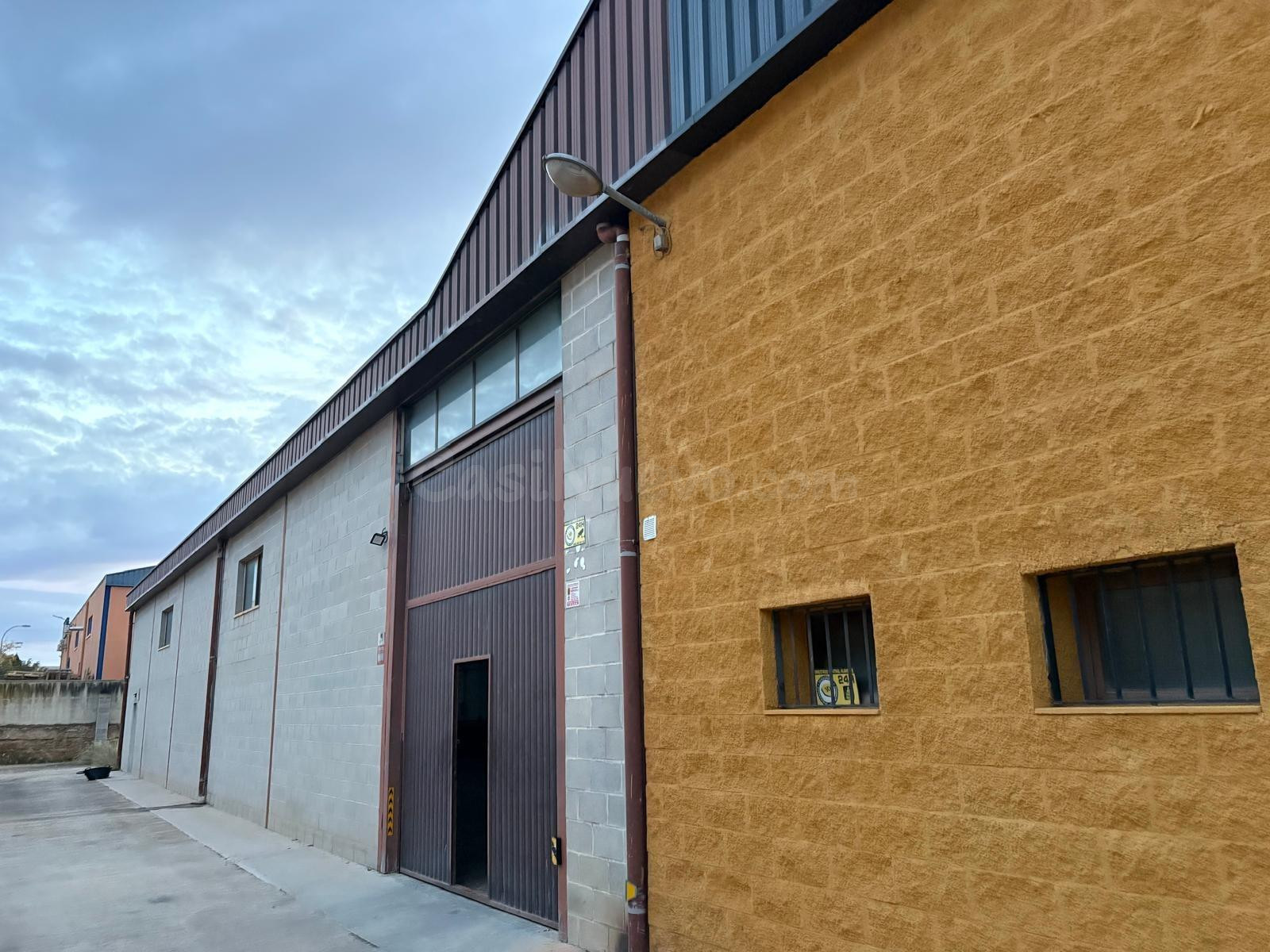NAVE INDEPENDIENTE DIÁFANA DE 350M2