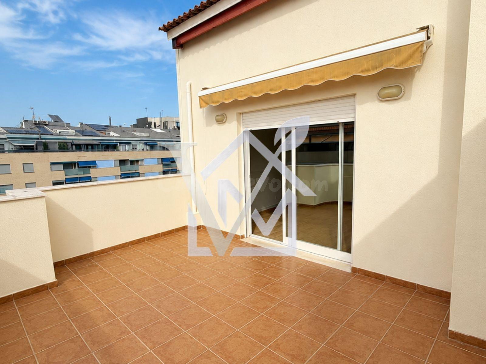 Exclusivo Ático Dúplex en Benicarló a solo 650 metros del mar ✨
