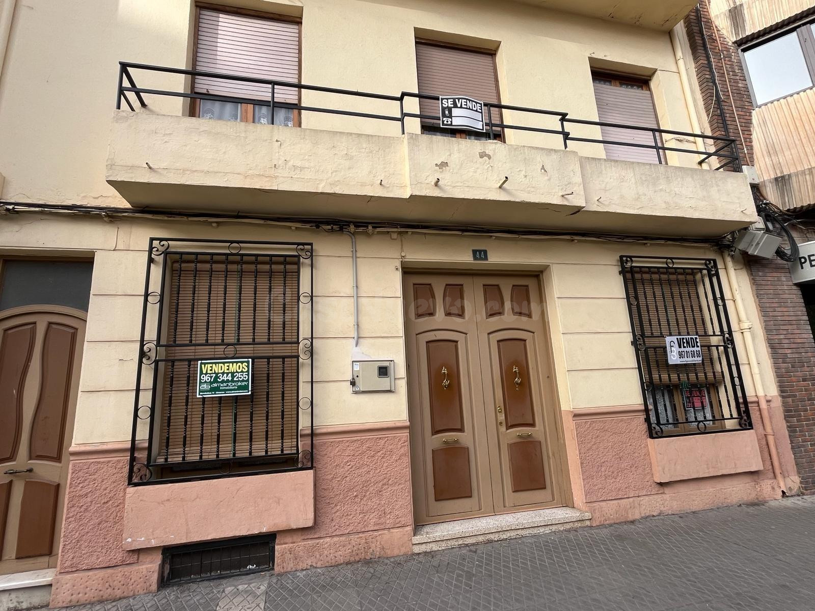 PISO CÉNTRICO DE CORREDERA  MUY AMPLIO. IDEAL PARA REFORMAR. TERRAZA ENORME