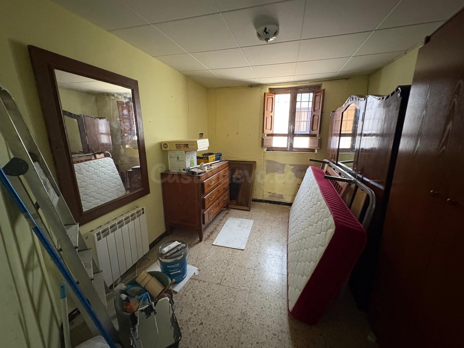 CASA EN EL CENTRO CON MUCHAS POSIBILIDADES - foto 2