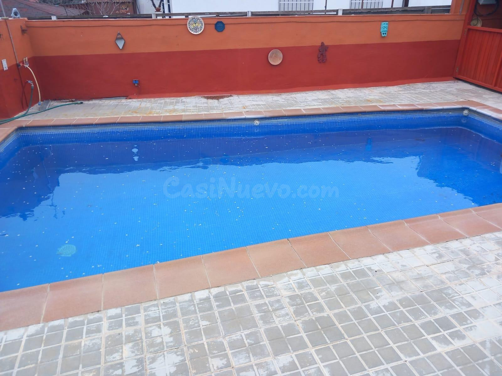 Casa con varias viviendas, piscina y parcela de 733 m2 en La - foto 2