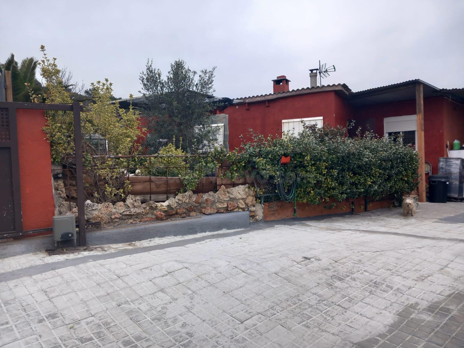 Casa con varias viviendas, piscina y parcela de 733 m2 en La - foto 3