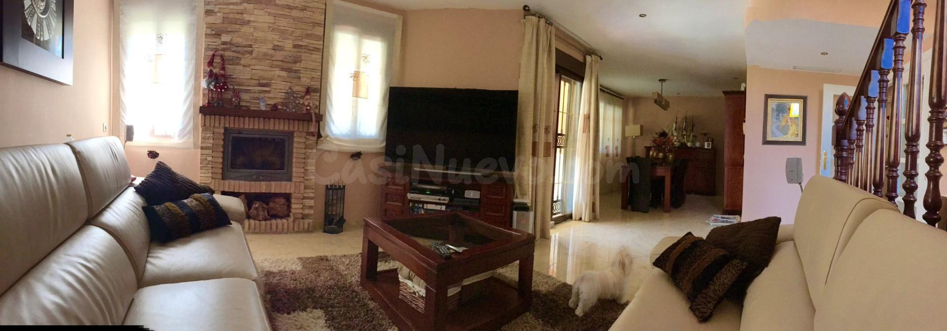 Chalet Independiente con Piscina y Amplios Espacios en Urban - foto 4