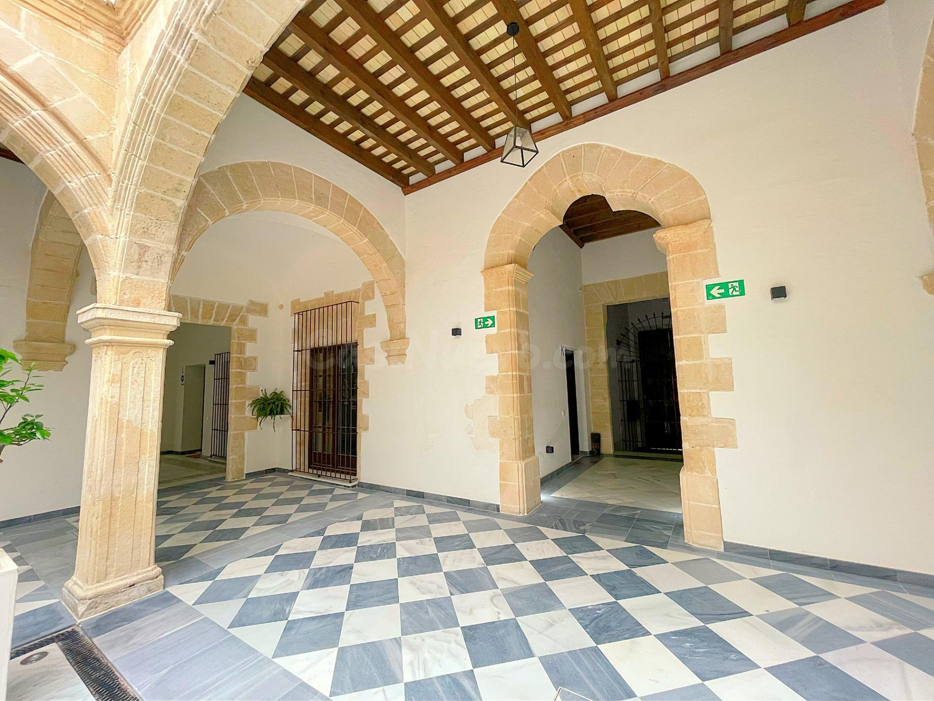 Se vende exclusivo dúplex de lujo con piscina y garaje en pleno centro de El Puerto de Santa María