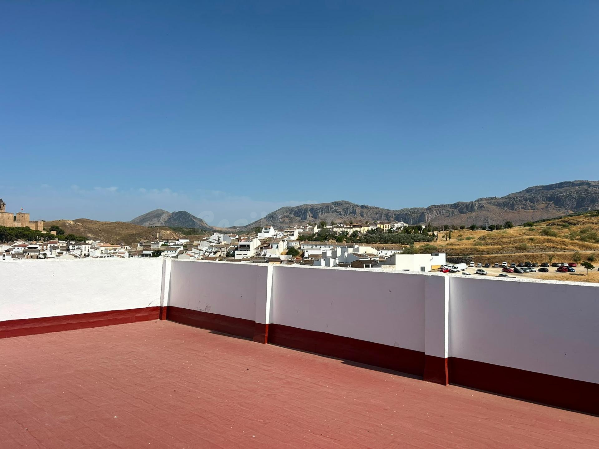CASA CON AMPLIA TERRAZA Y UNAS BONITAS VISTAS DE ANTEQUERA¡¡