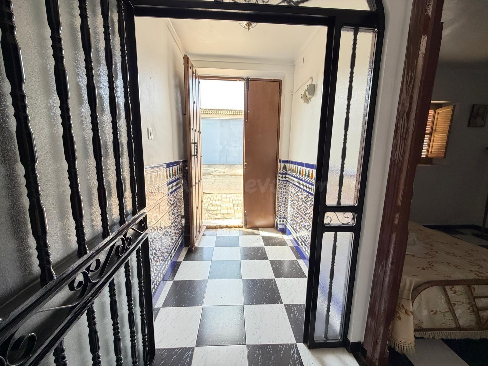 CASA CON AMPLIA PARCELA EN NAVAHERMOSA (SIERRA DE YEGUAS) PU - foto 3