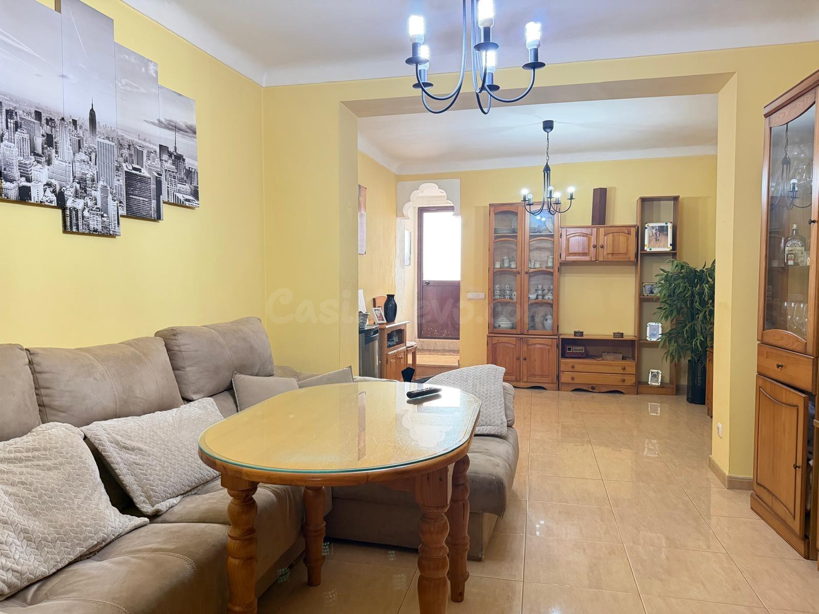 Oportunidad Única en Fuente de Piedra: Casa Amplia con Terraza y Patio