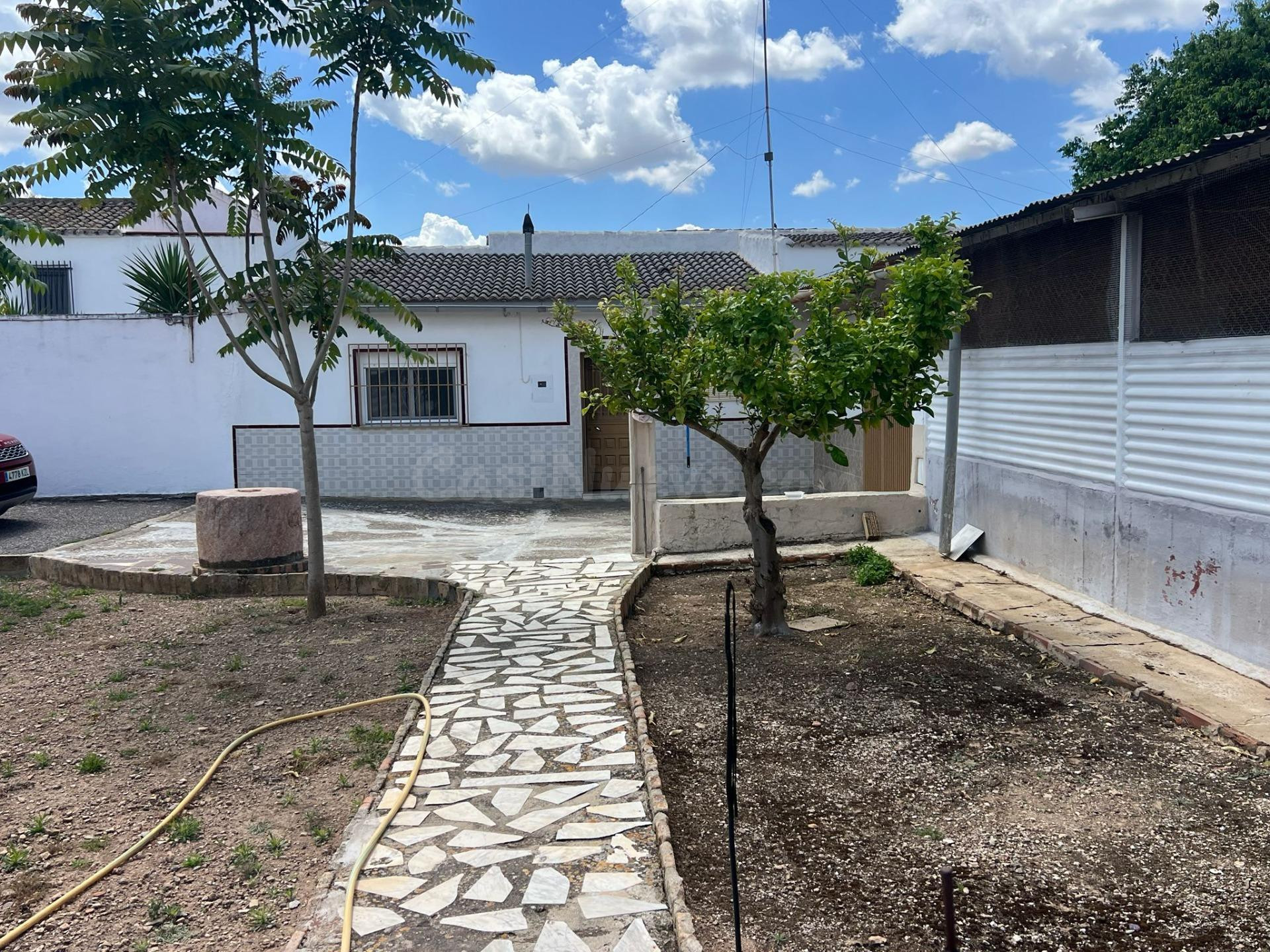 EN EXCLUSIVA PARCELA RUSTICA CON DOS VIVIENDAS EN LA ZONA DE