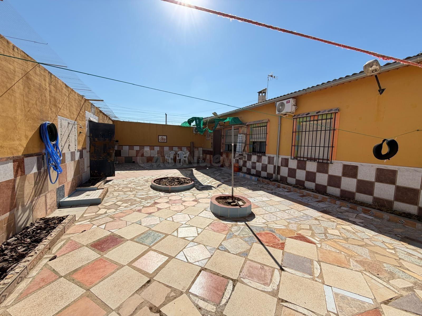 EN EXCLUSIVA CASA EN PLANTA BAJA CON AMPLIO PATIO EN ALAMEDA