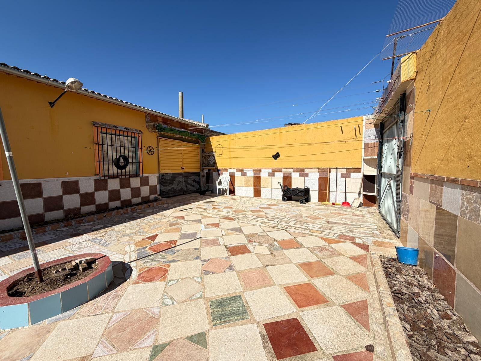 EN EXCLUSIVA CASA EN PLANTA BAJA CON AMPLIO PATIO EN ALAMEDA - foto 2