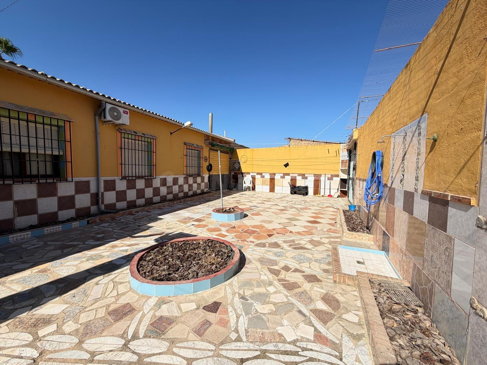 EN EXCLUSIVA CASA EN PLANTA BAJA CON AMPLIO PATIO EN ALAMEDA - foto 3
