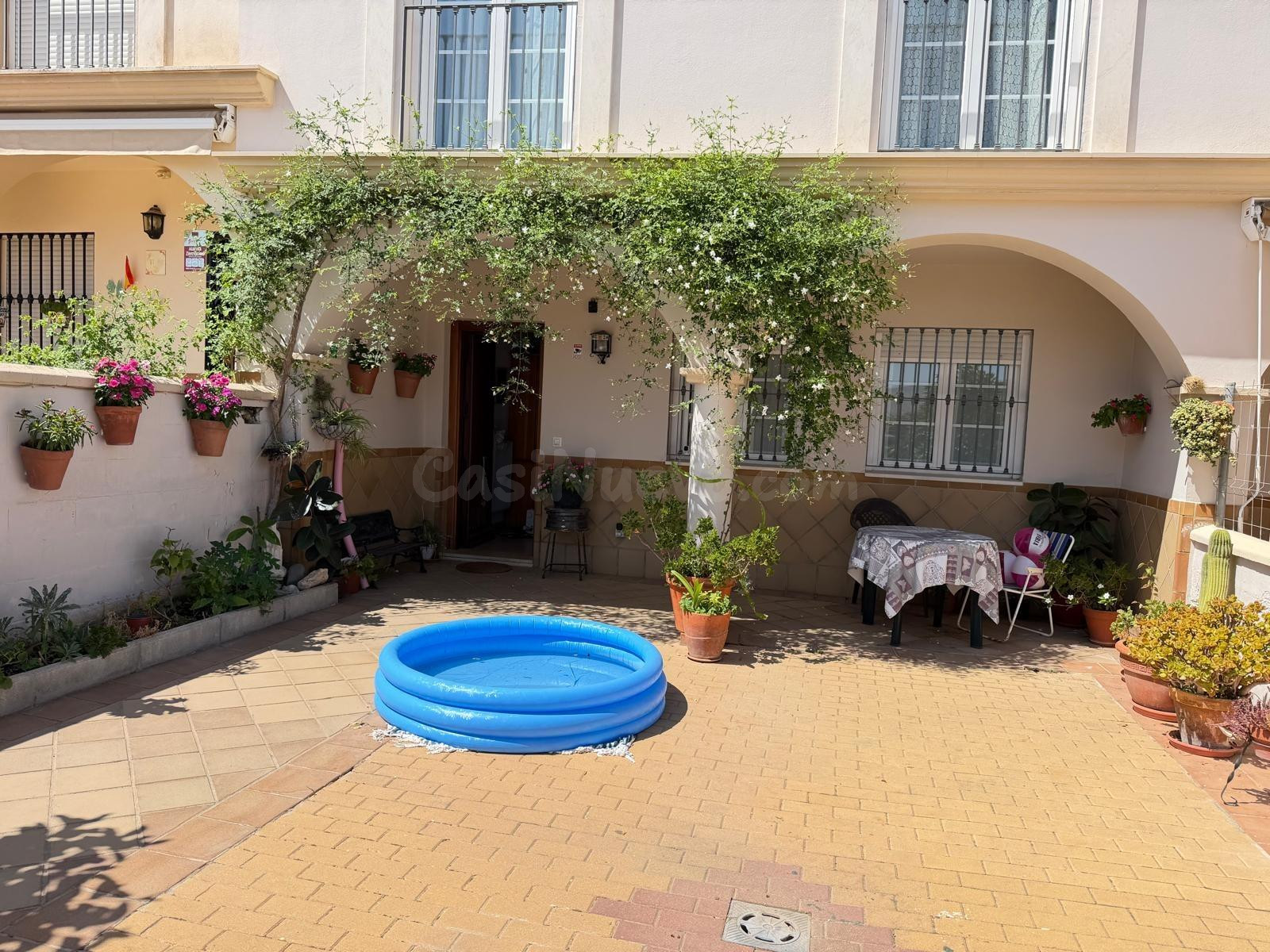 CASA EN FUENTE PIEDRA CON PATIO Y TERRAZA Y PISCINA COMUNITARIA¡¡¡¡