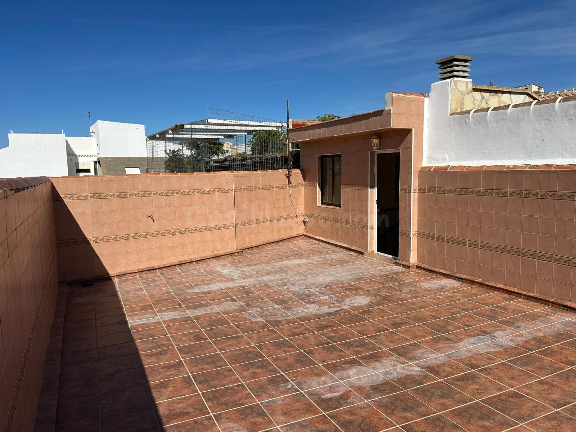 EN EXCLUSIVA AMPLIA CASA CON GARAJE EN ZONA CUESTA ARCHIDONA - foto 4
