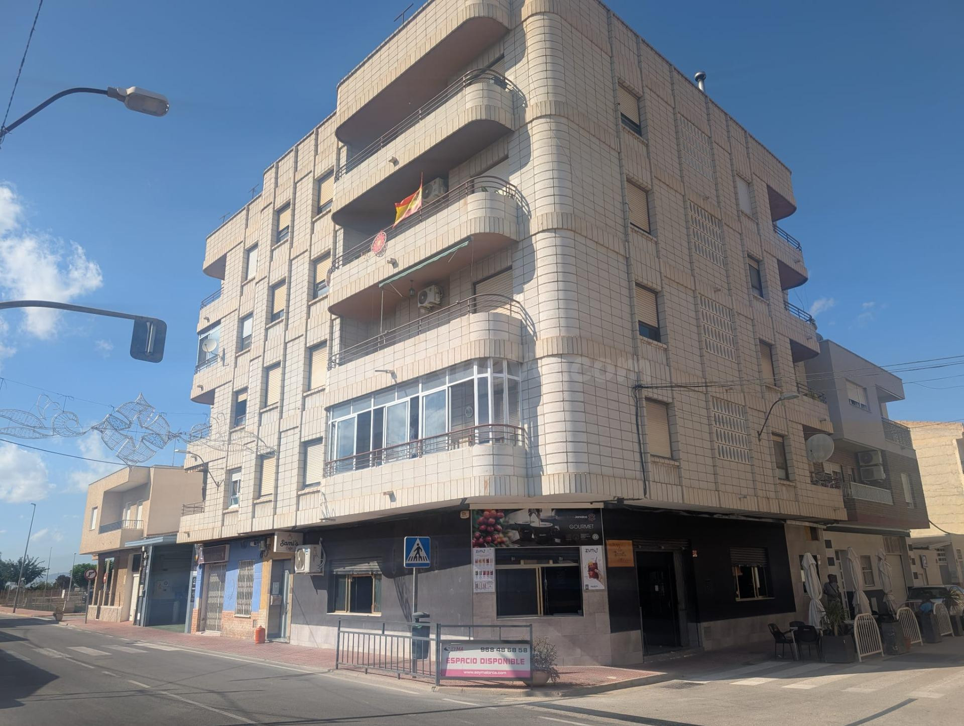 Oportunidad de Inversión en San Fulgencio: Espacioso Piso para Reformar
