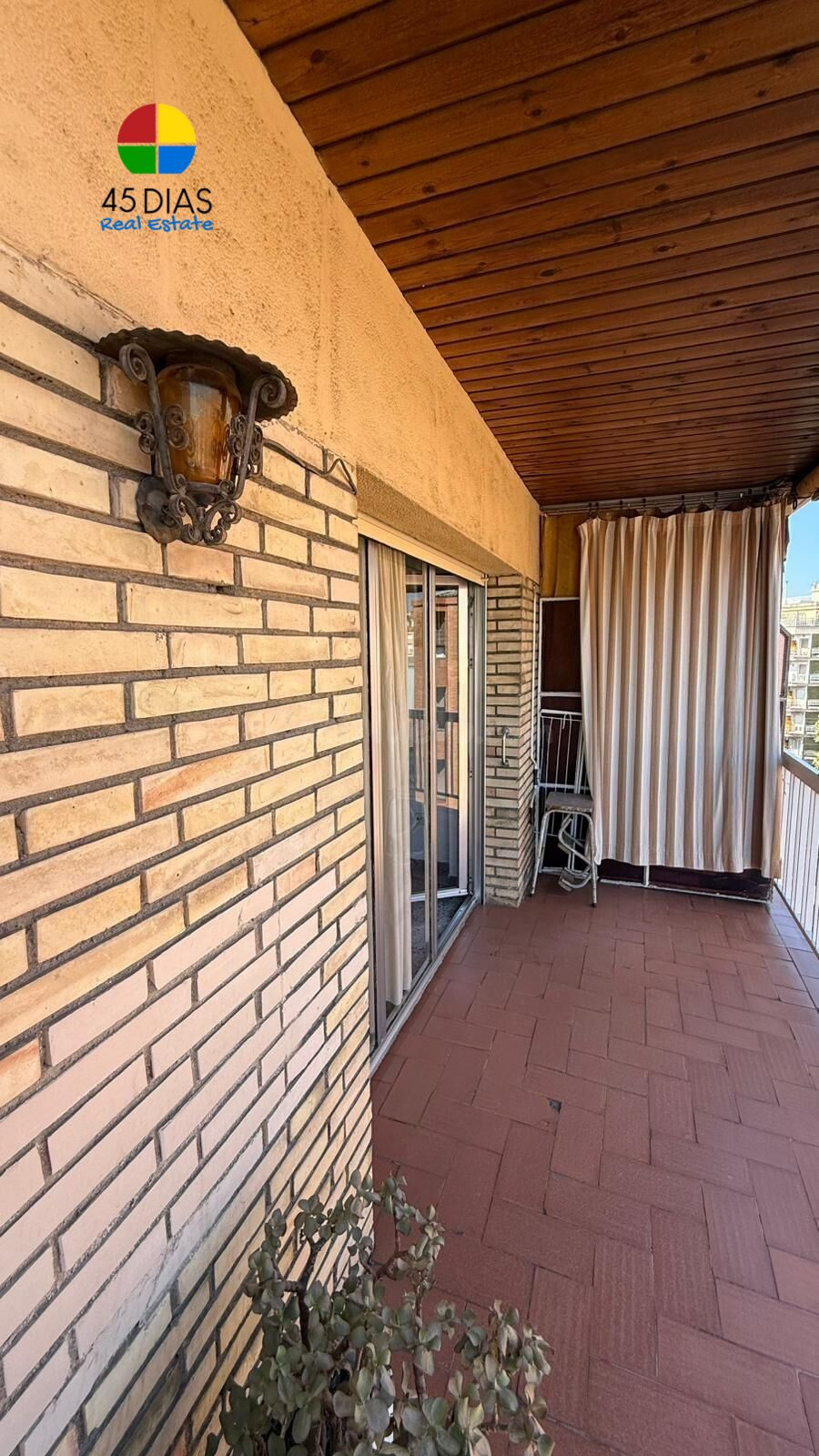 Piso de 100 m2 con 3 habitaciones, balcón y ascensor en Fontetes – Cerdanyola del Vallès