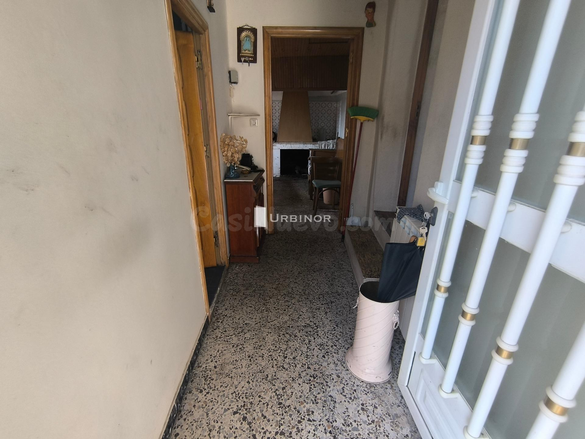 Casa de piedra con reforma parcial, huerta y pozo – a 10 km. - foto 5