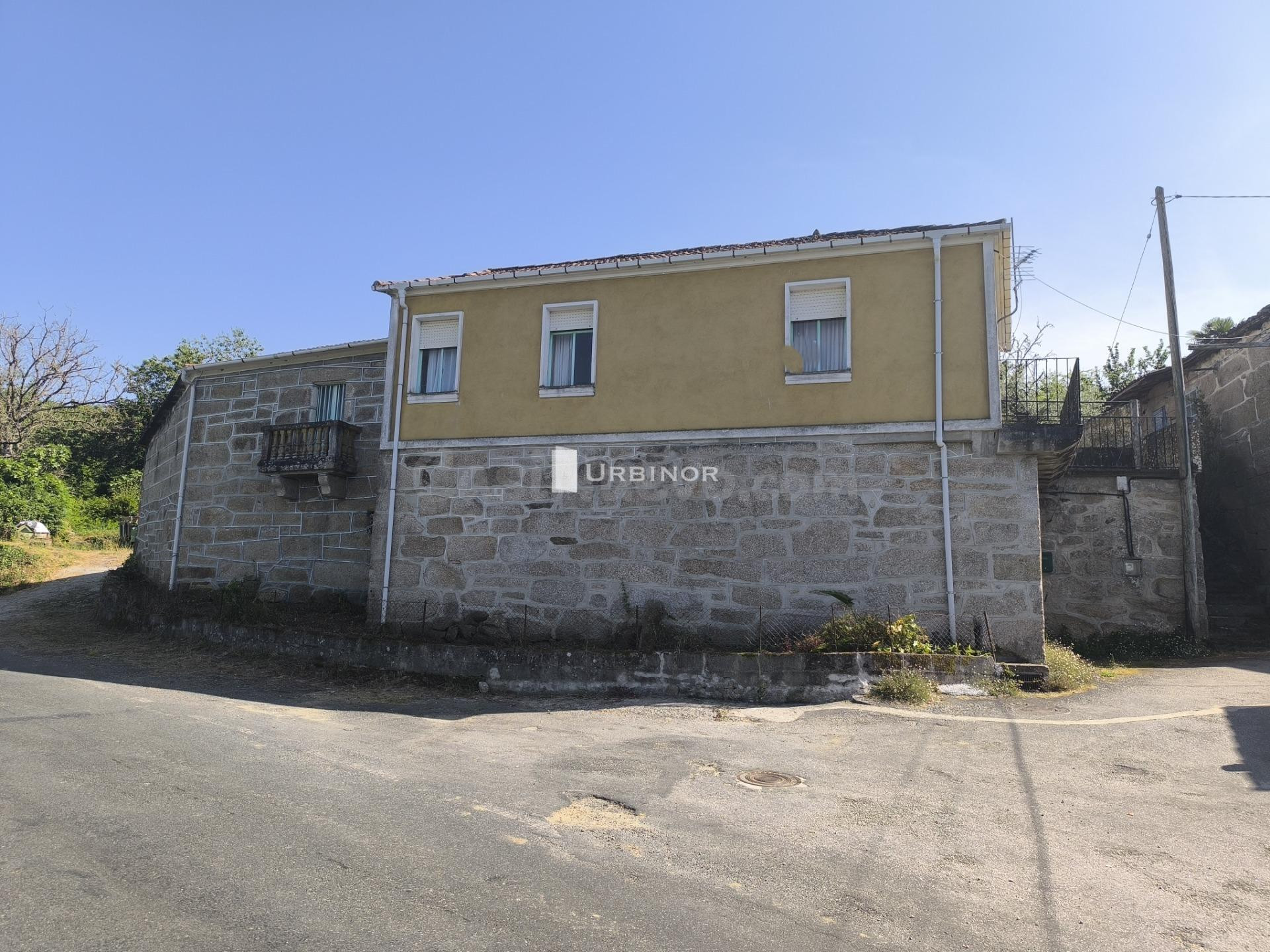 Complejo Rural, con gran potencial de desarrollo , en A MERCA.