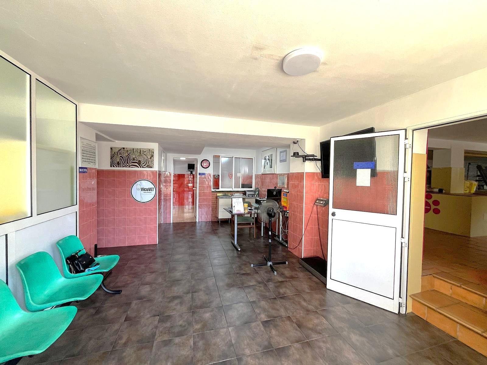 VENTA AMPLIO LOCAL COMERCIAL ARROYO DE LA MIEL