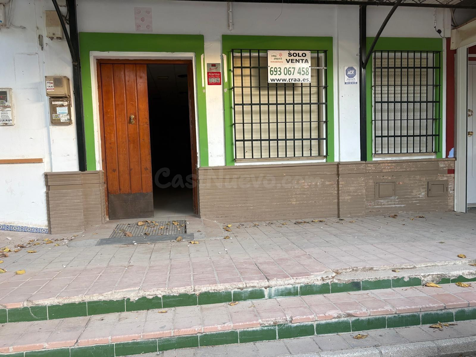 EL ROCIO, GRAN LOCAL COMERCIAL JUNTO A LA CASA CULTURA Y FRENTE A LA PLAZA DEL COMERCIO.