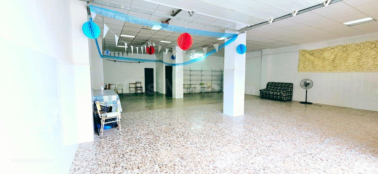 Local comercial 187m² en venta - Pueblo 11