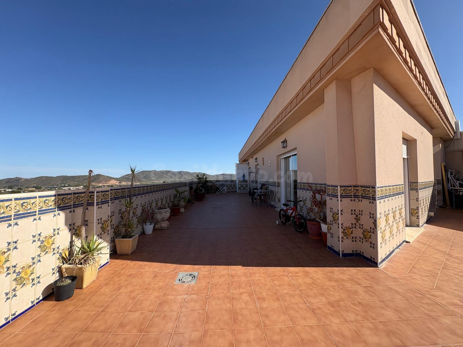 Ático con gran terraza en Puerto Lumbreras - foto 2