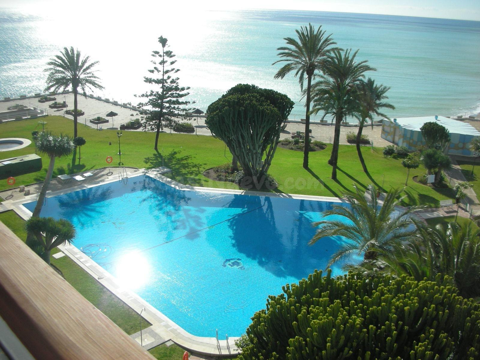 ️ Estudio Loft Reformado en Primera Línea de Playa – Torremolinos