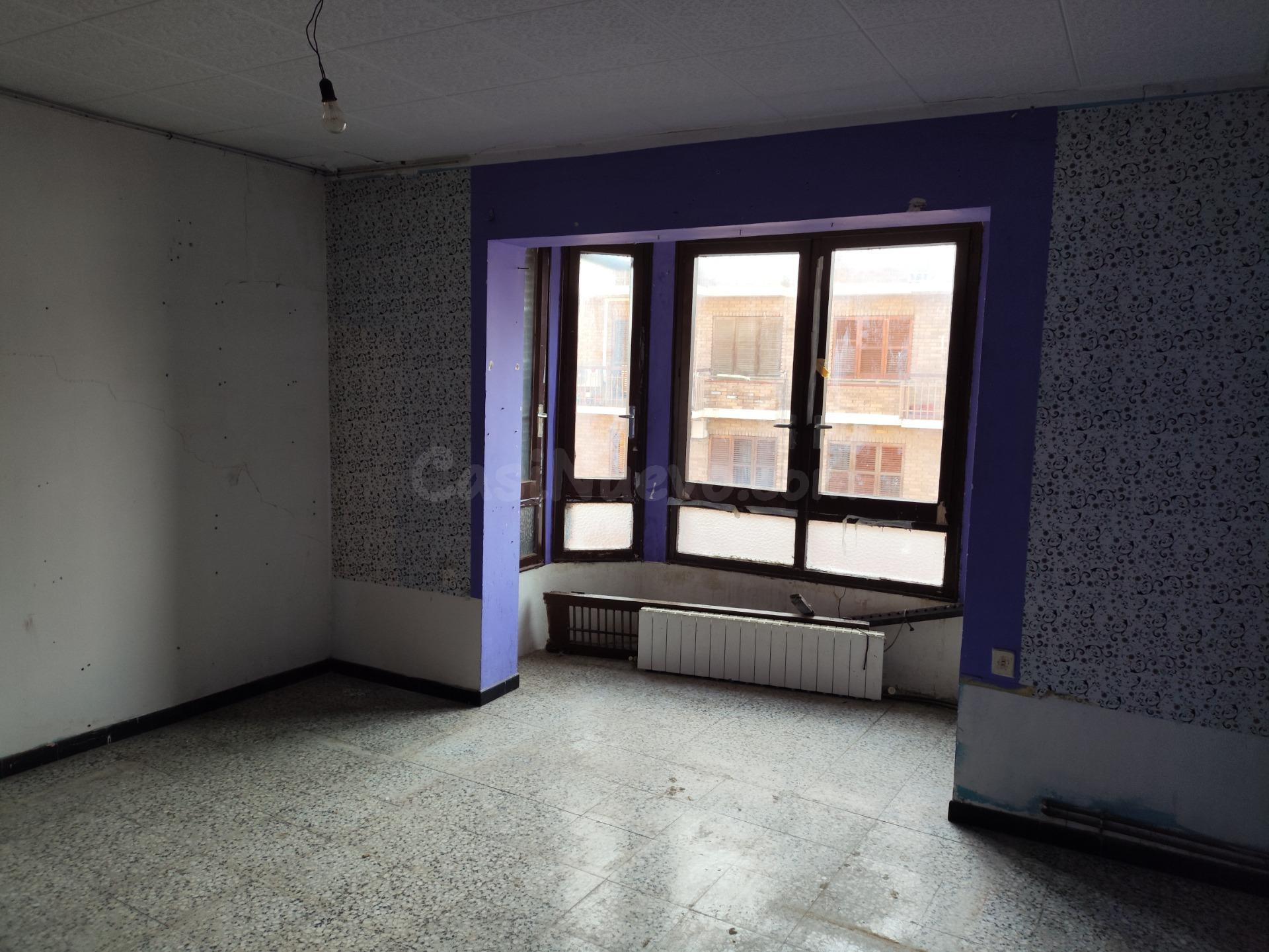 ¡AMPLIO PISO A LA VENTA EN LES BORGES BLANQUES!